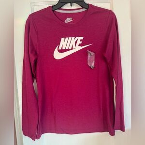NWT Nike Women’s Slim Fit Long Sleeve Tee Combo Colors Berry hue Active run walk